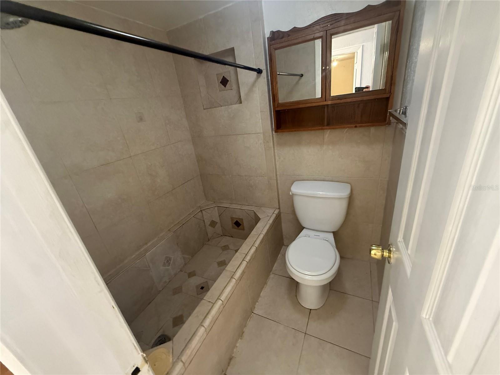 Image 13 of 31 For 870 Village Lake Terrace N 101