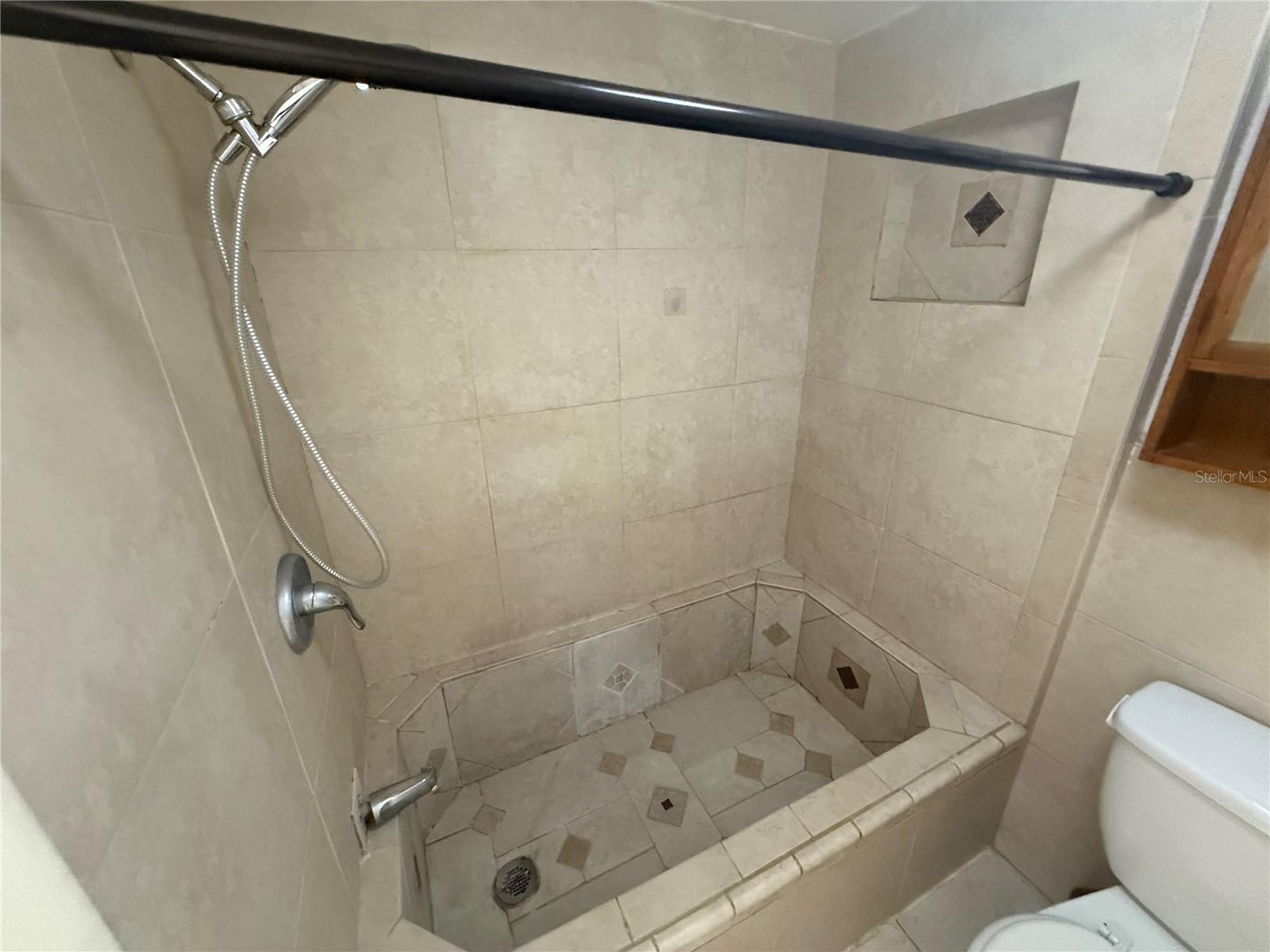 Image 14 of 31 For 870 Village Lake Terrace N 101