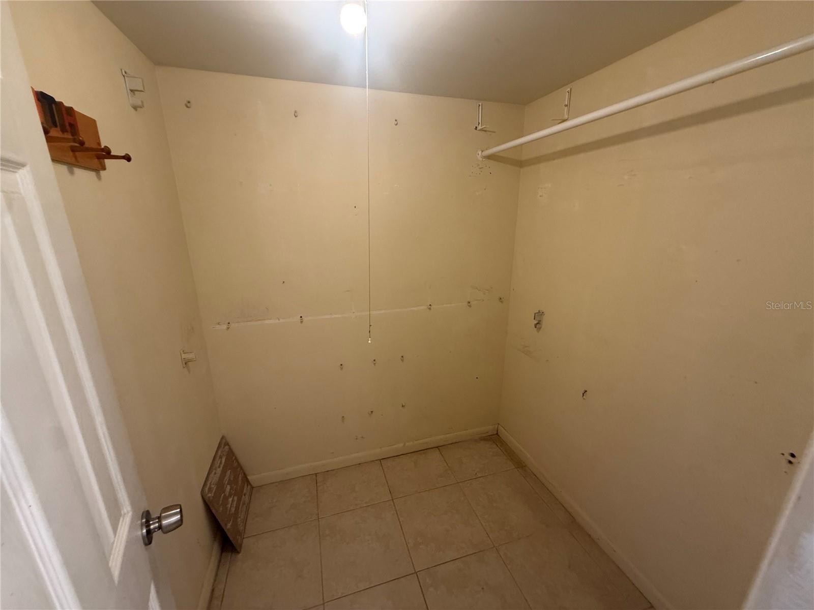 Image 16 of 31 For 870 Village Lake Terrace N 101