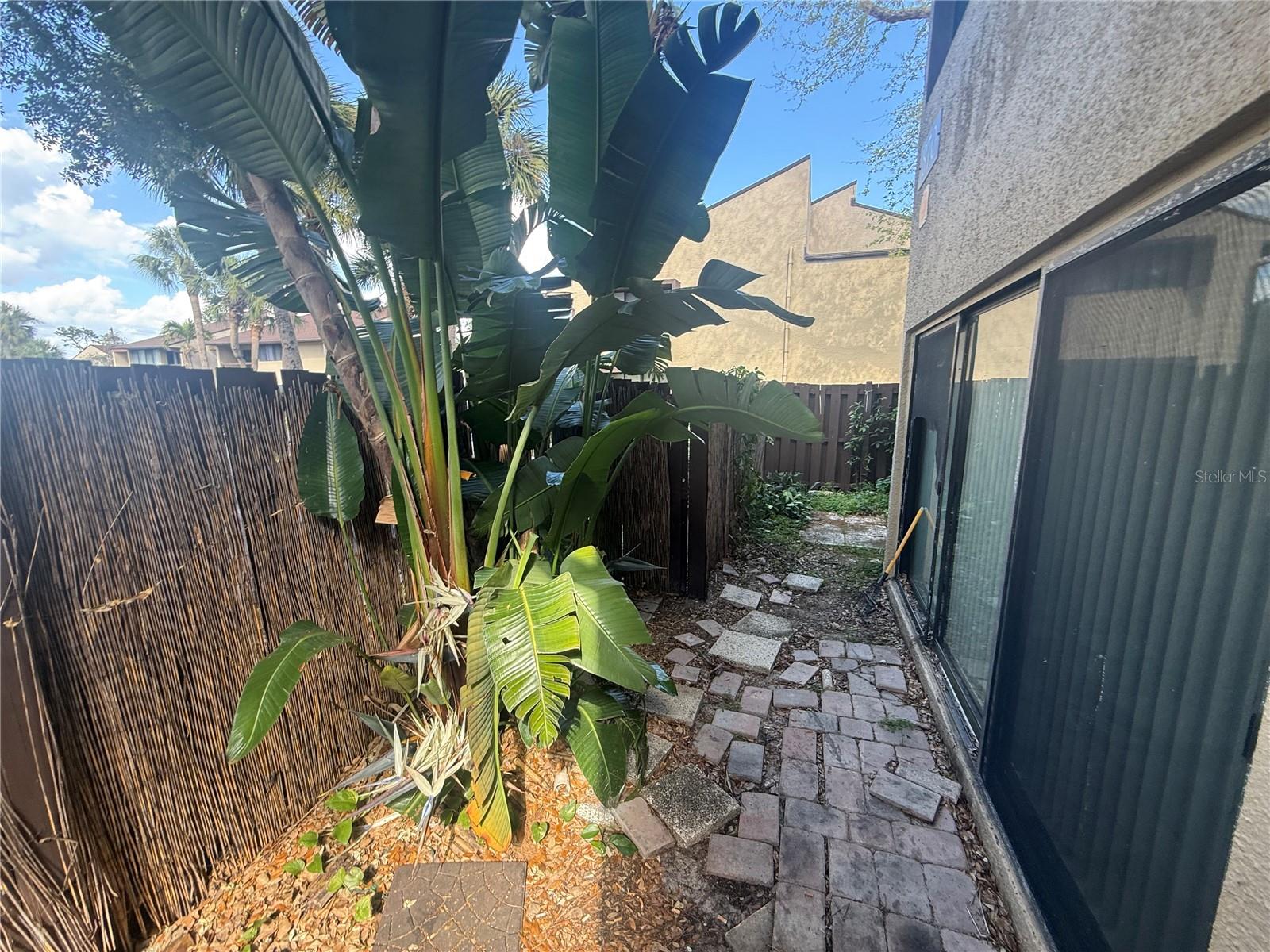 Image 19 of 31 For 870 Village Lake Terrace N 101