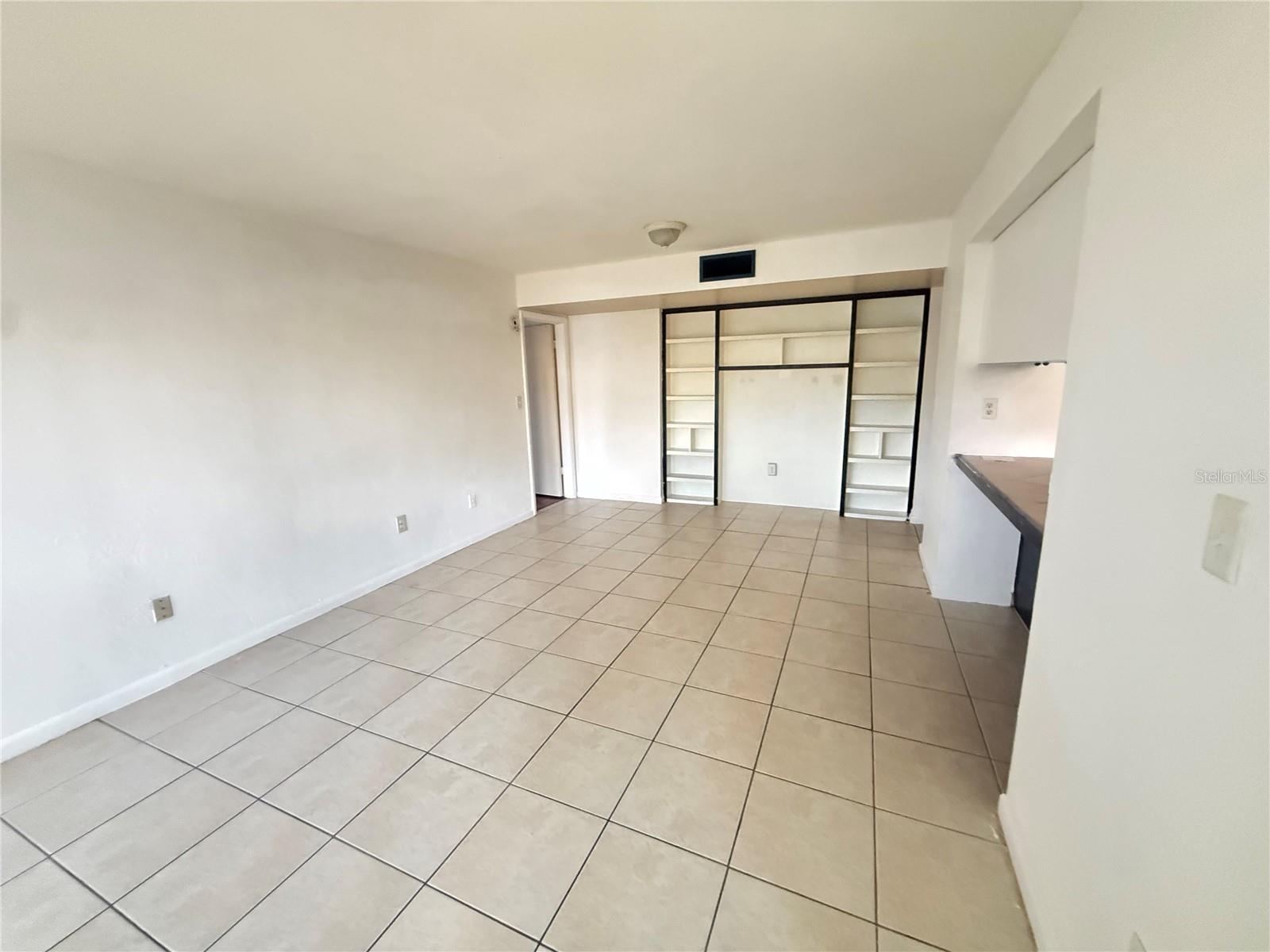 Image 6 of 31 For 870 Village Lake Terrace N 101