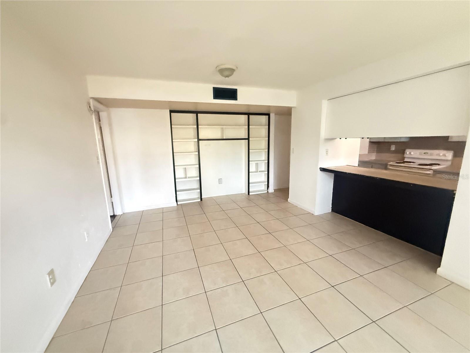 Image 7 of 31 For 870 Village Lake Terrace N 101