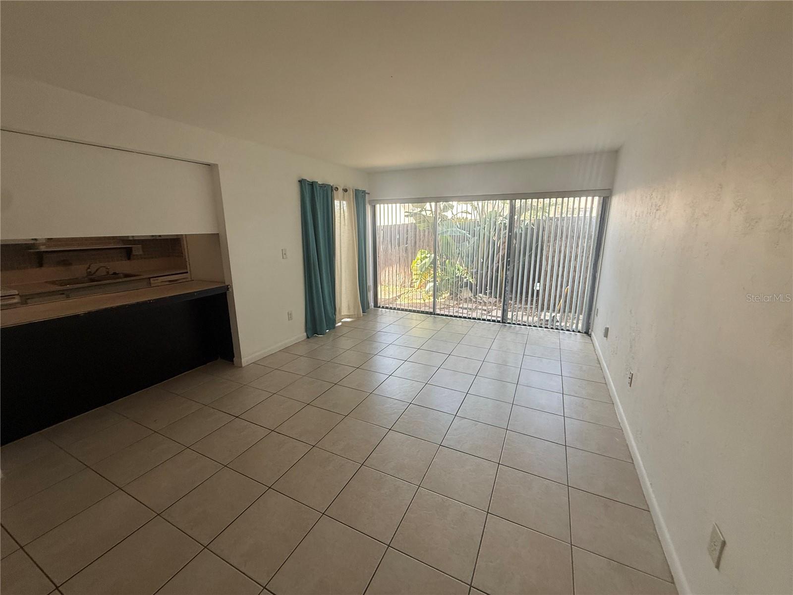 Image 8 of 31 For 870 Village Lake Terrace N 101