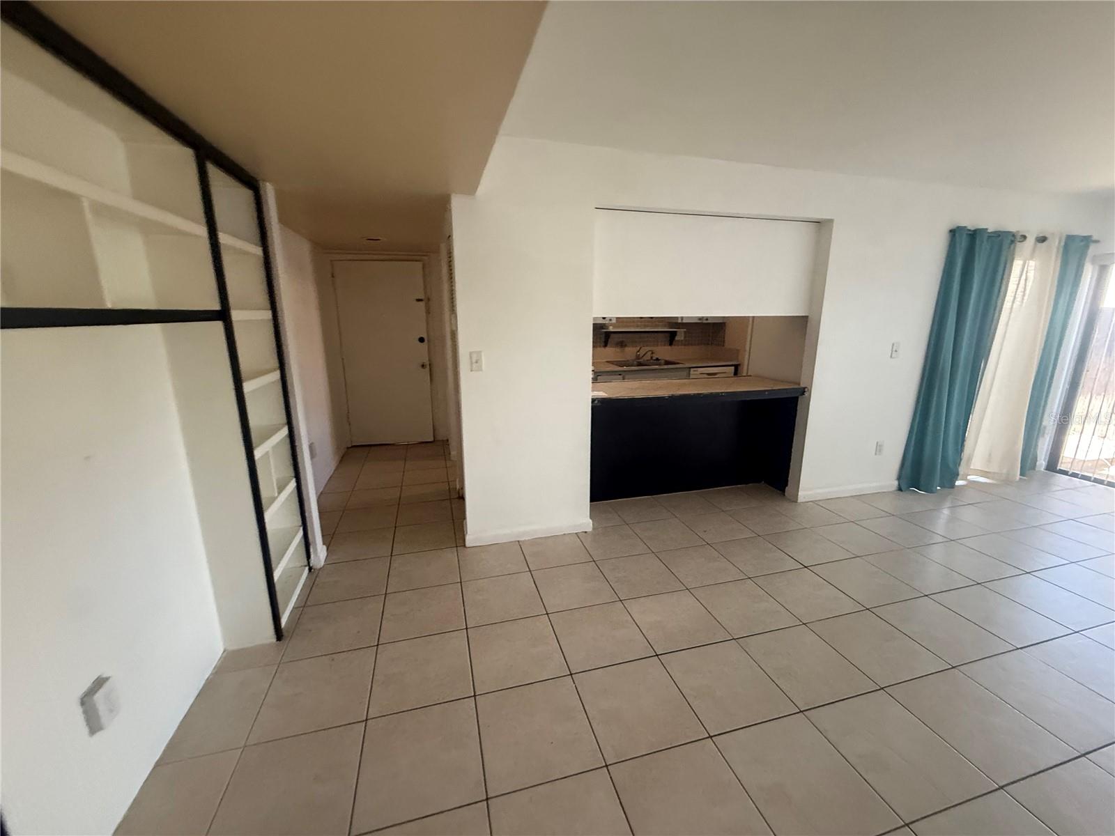 Image 9 of 31 For 870 Village Lake Terrace N 101