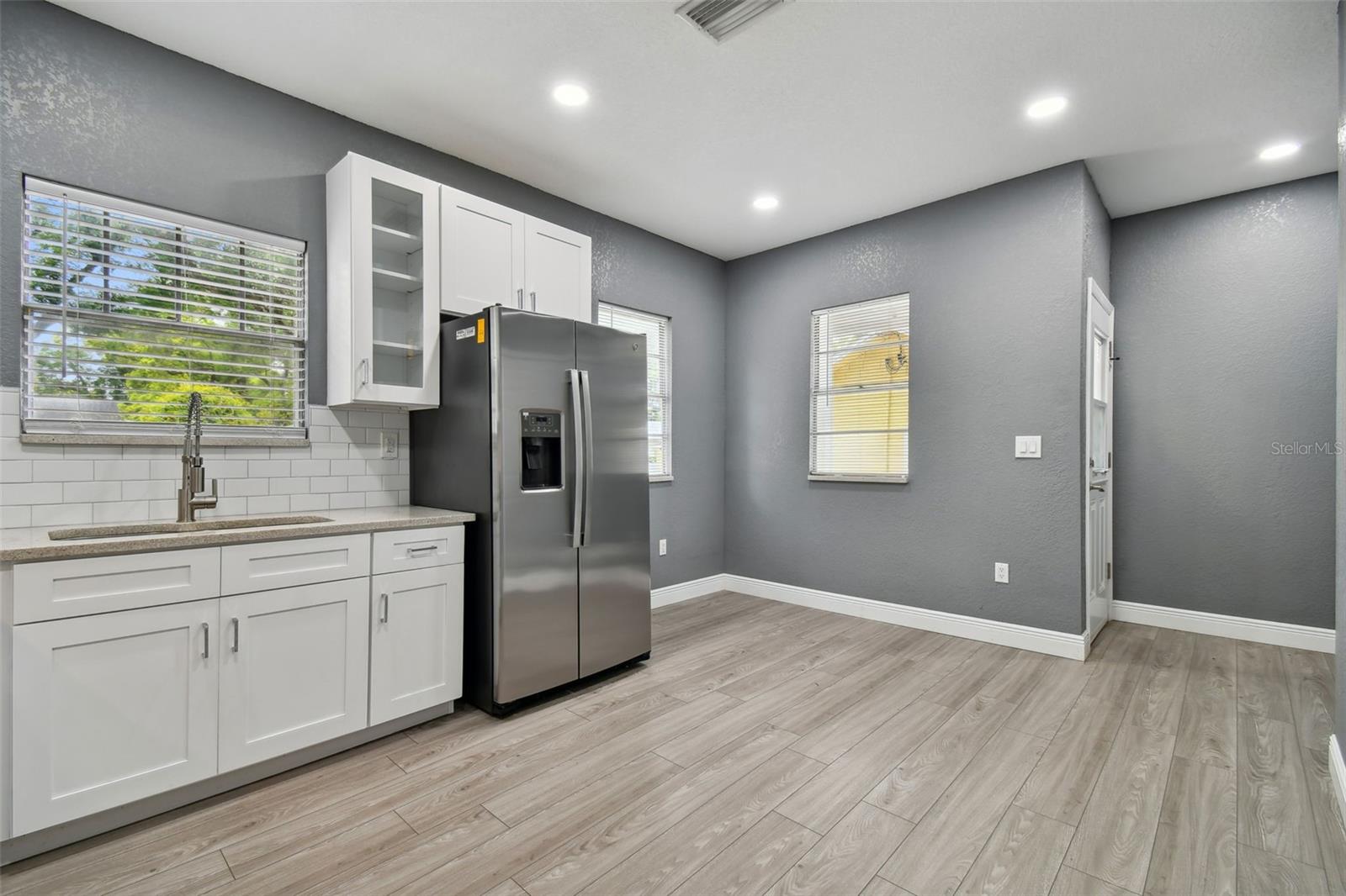 Image 24 of 44 For 6810 Navin Avenue