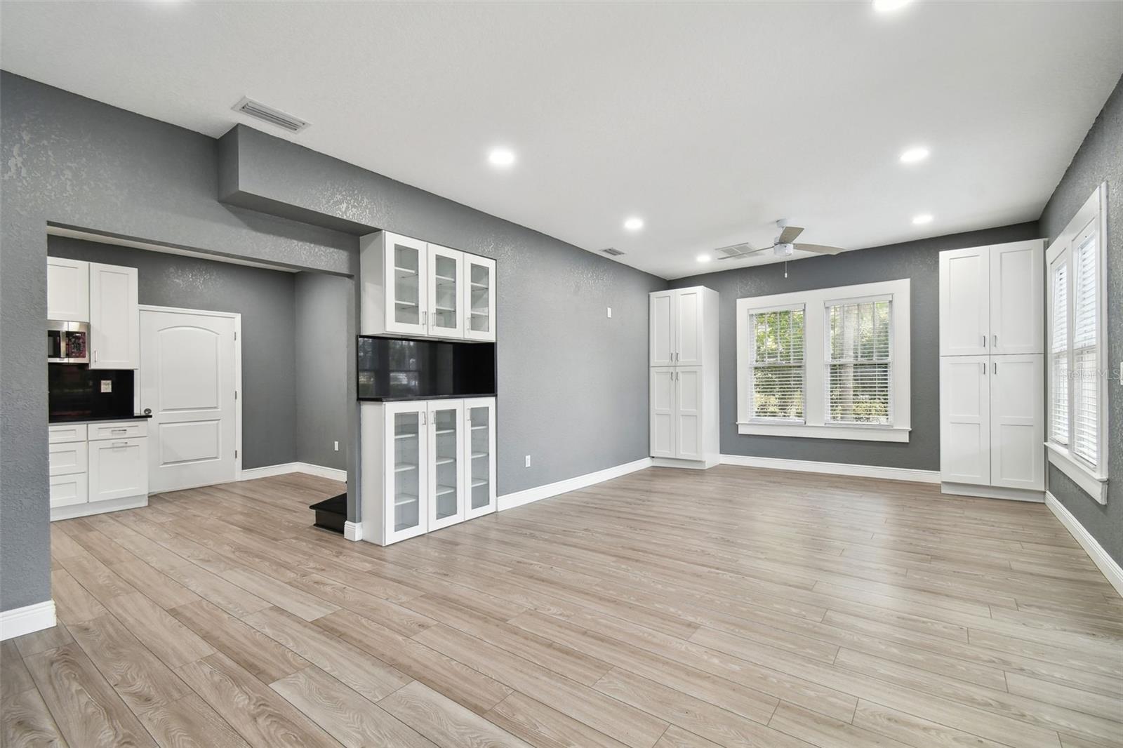 Image 4 of 44 For 6810 Navin Avenue