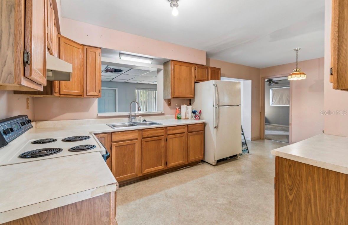 Image 3 of 52 For 4524 Golfwood Boulevard