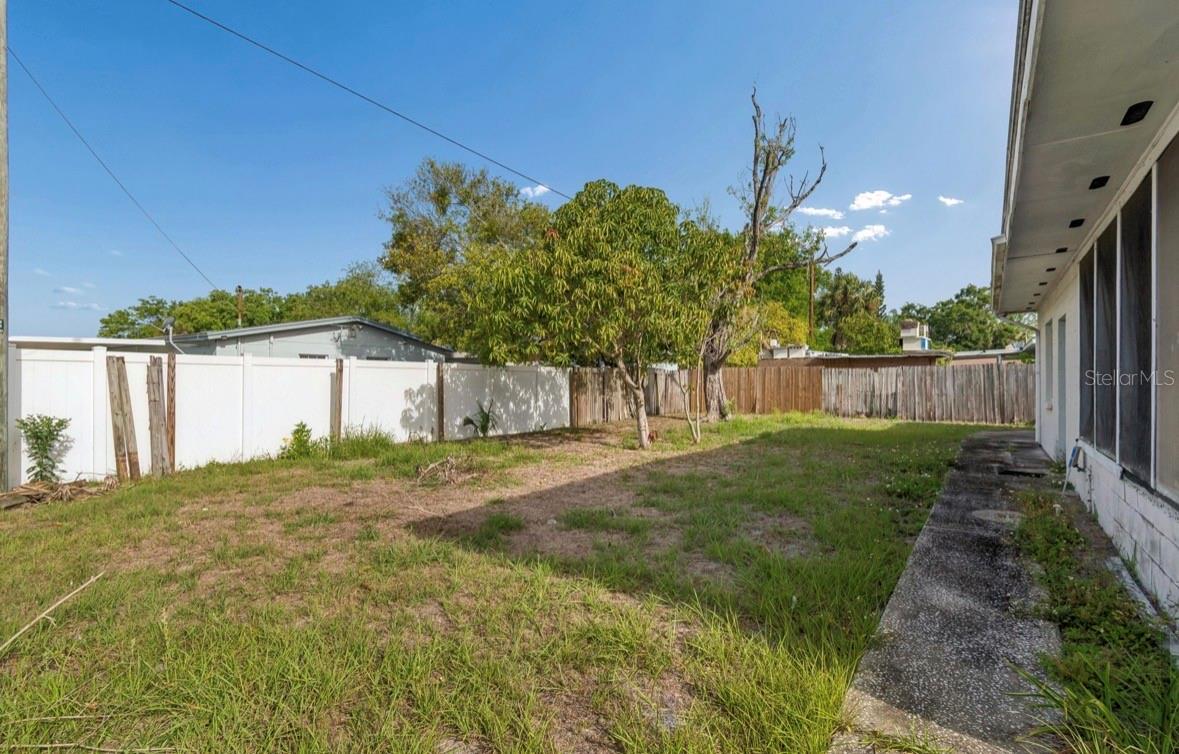 Image 39 of 52 For 4524 Golfwood Boulevard