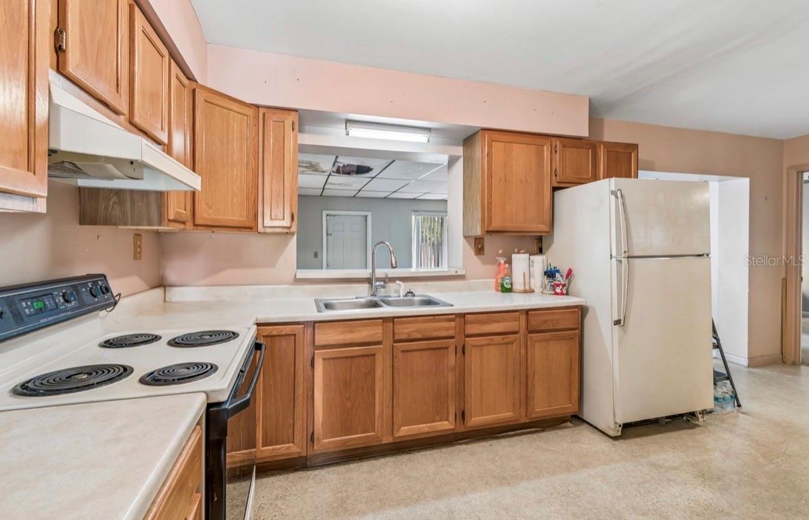 Image 4 of 52 For 4524 Golfwood Boulevard