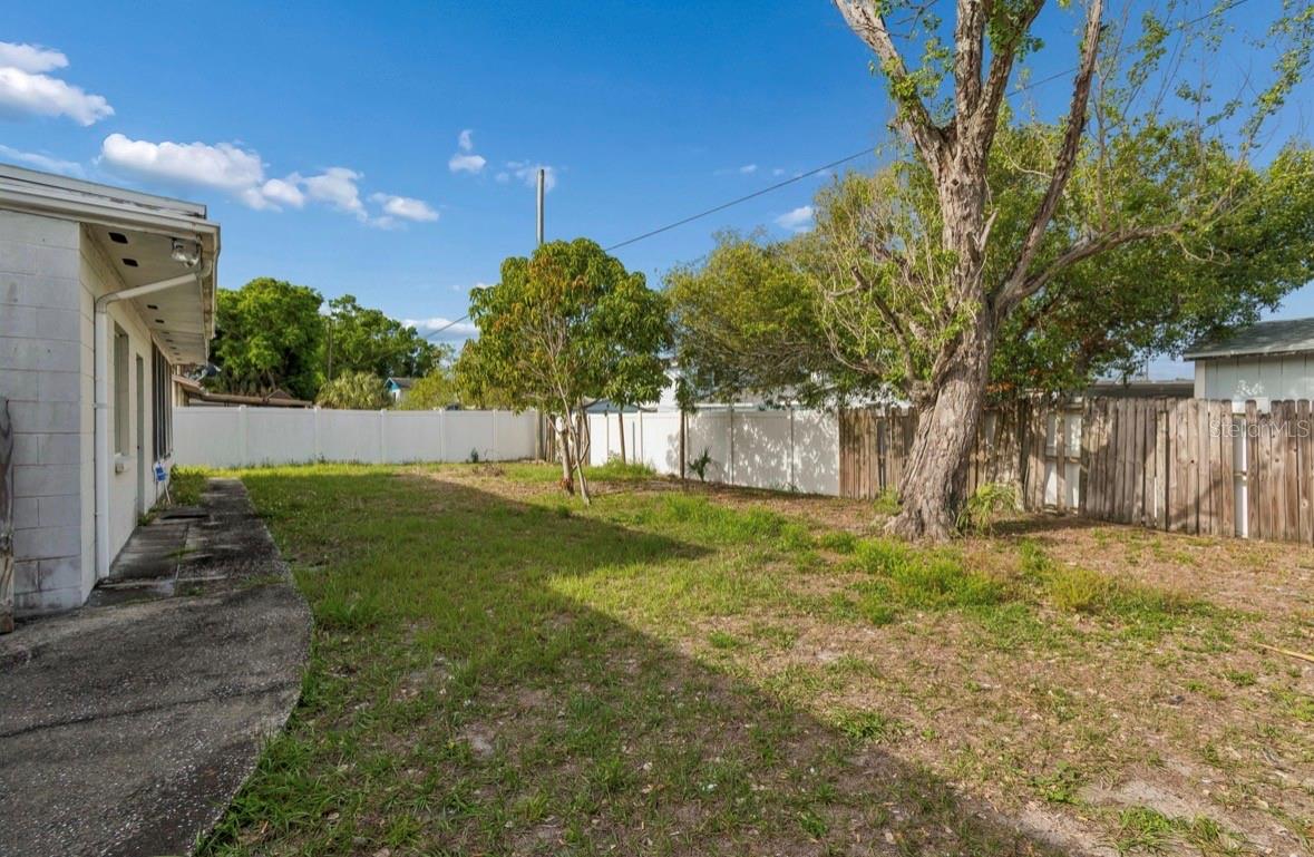 Image 42 of 52 For 4524 Golfwood Boulevard