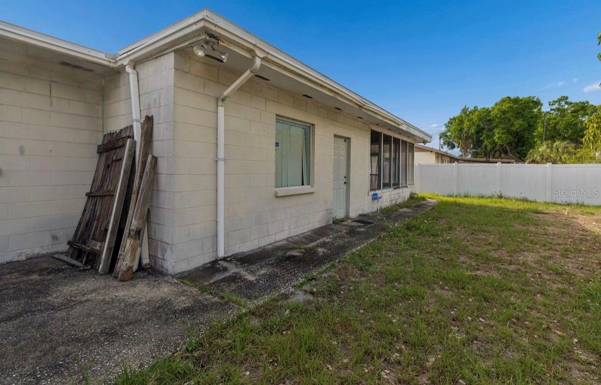 Image 43 of 52 For 4524 Golfwood Boulevard