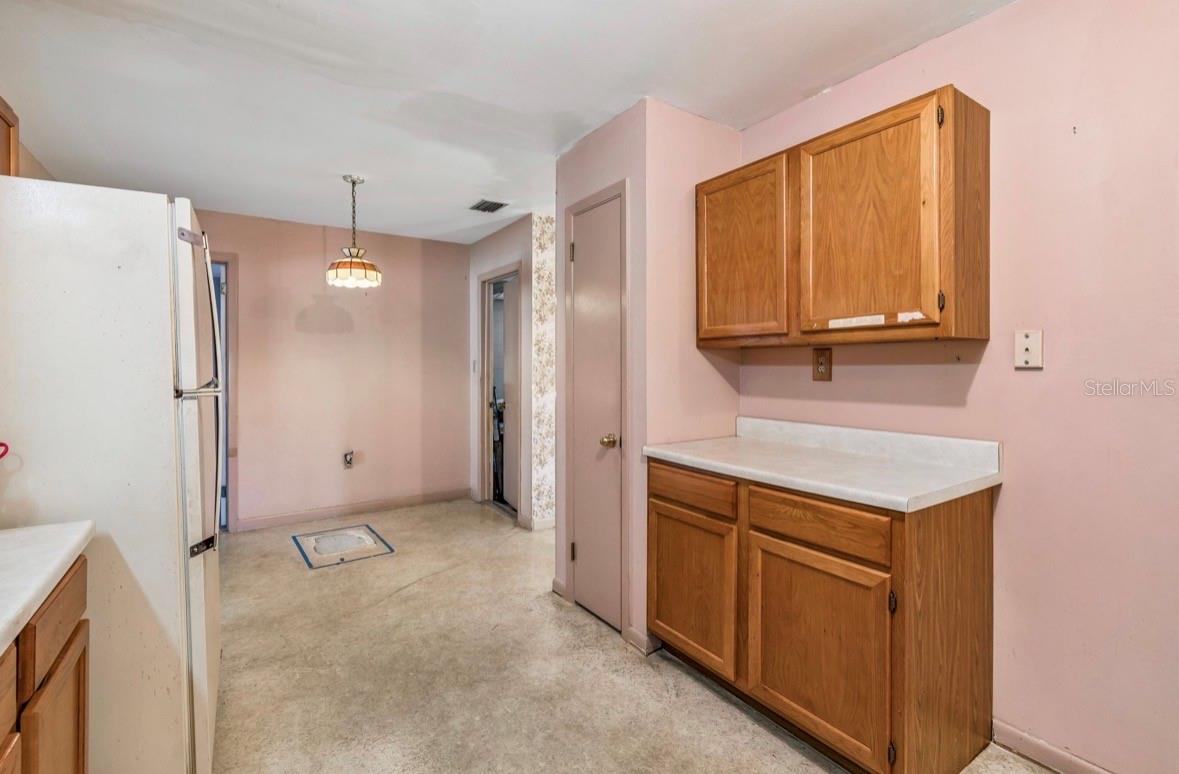 Image 6 of 52 For 4524 Golfwood Boulevard