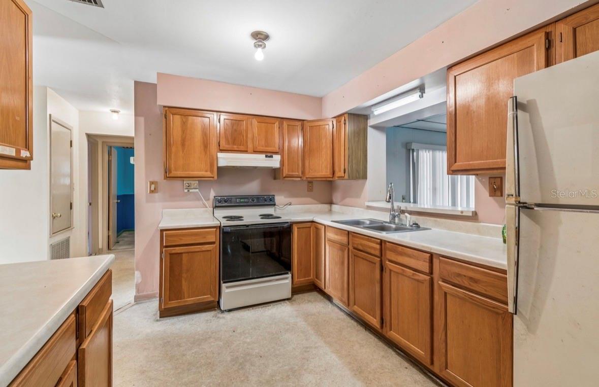 Image 7 of 52 For 4524 Golfwood Boulevard