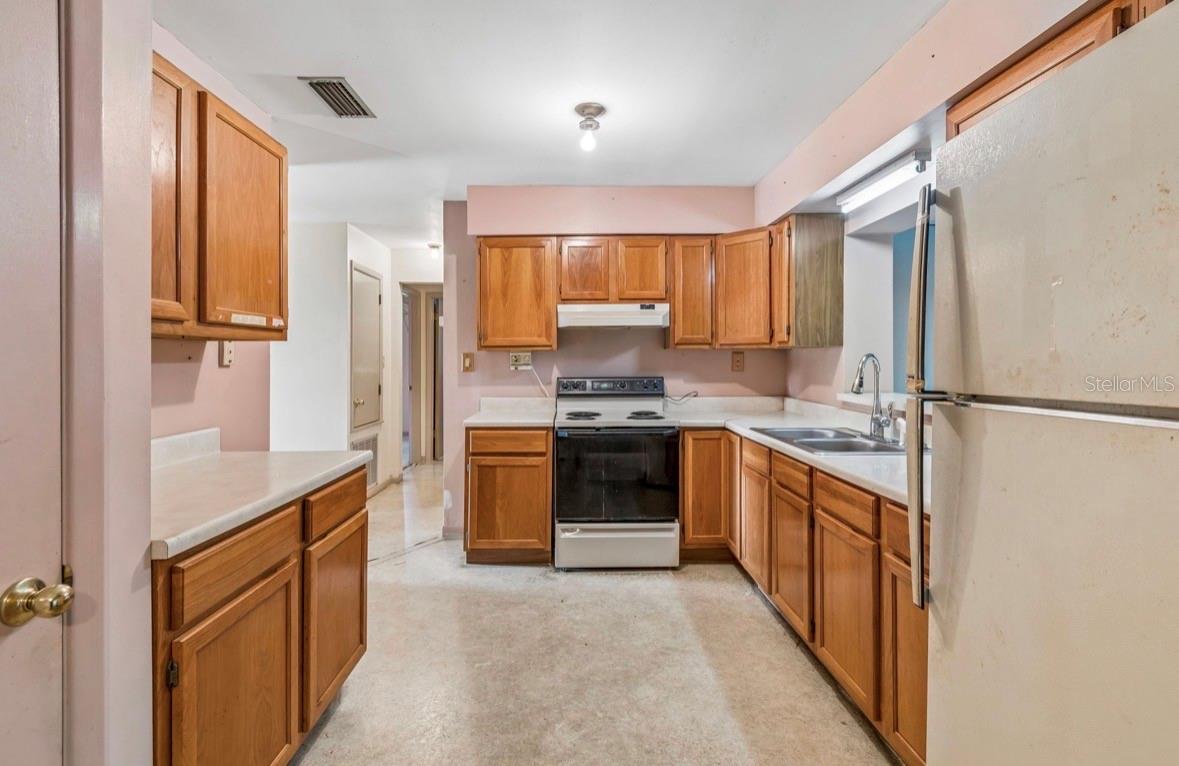 Image 8 of 52 For 4524 Golfwood Boulevard