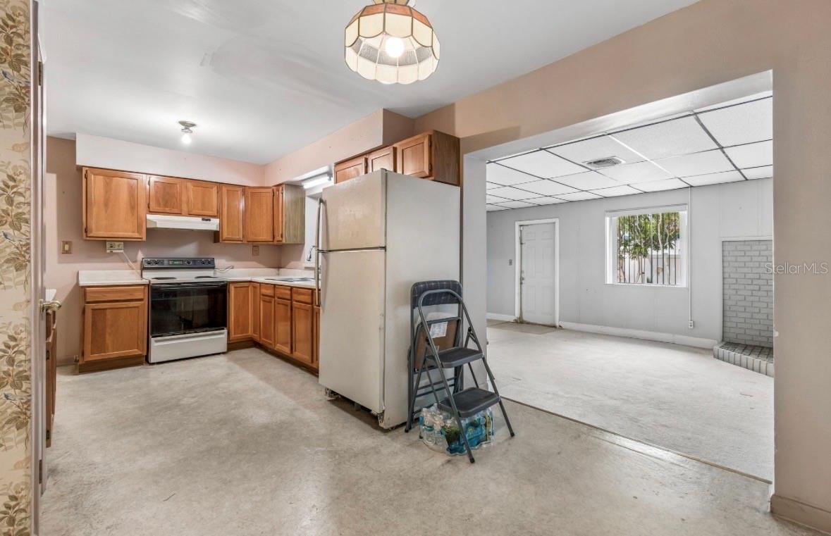 Image 9 of 52 For 4524 Golfwood Boulevard