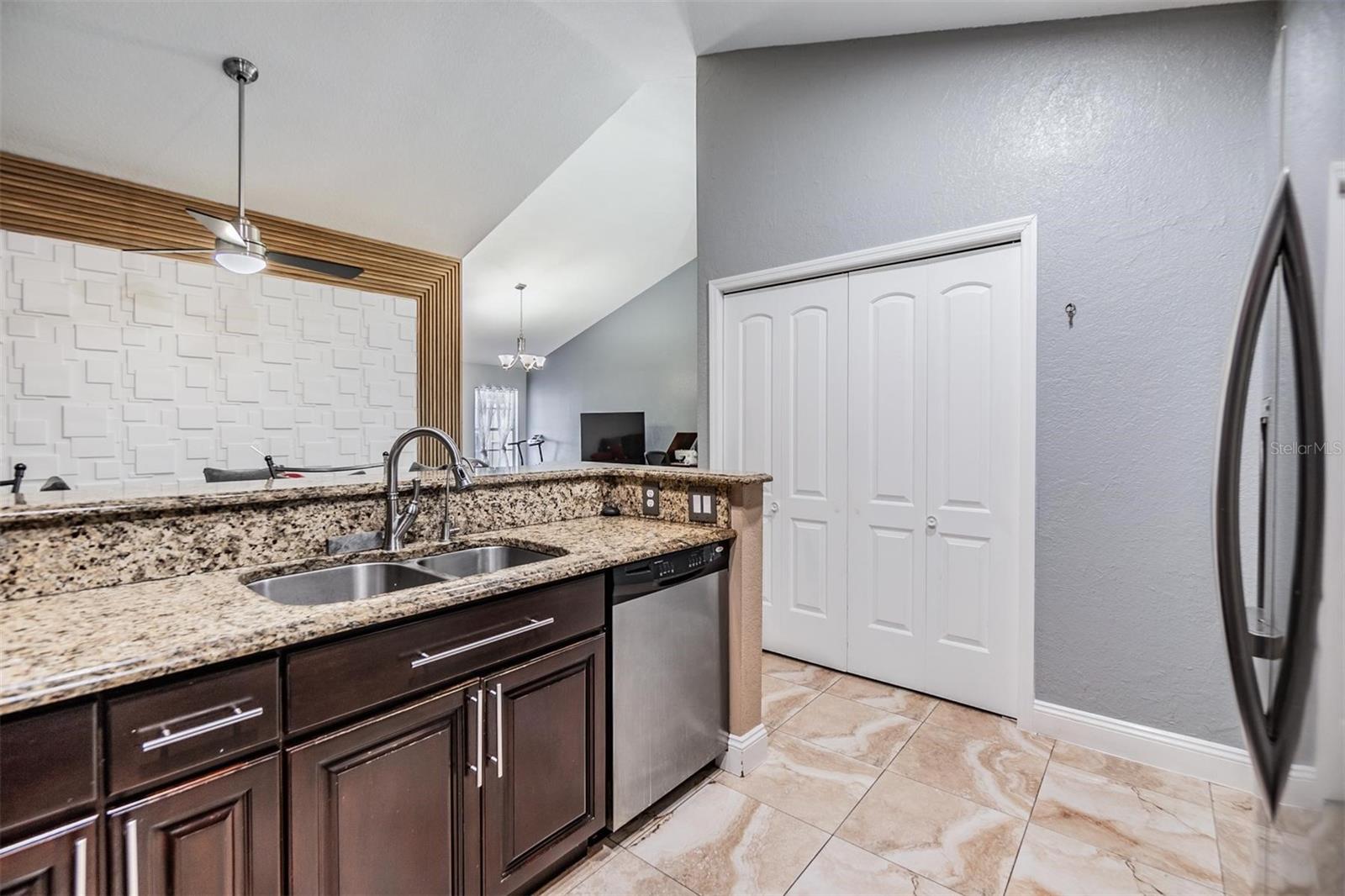 Image 7 of 33 For 5923 Bitterwood Court