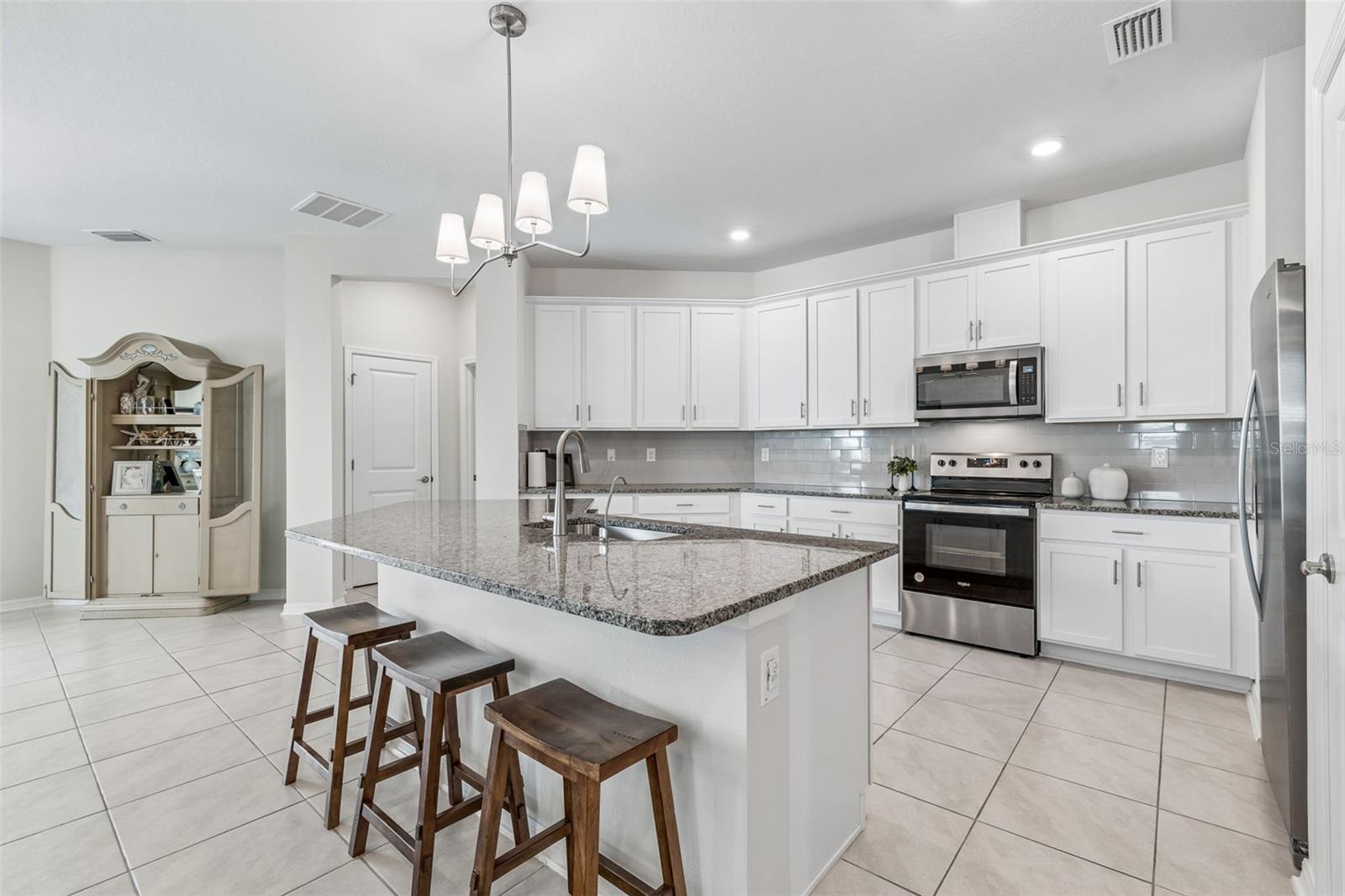 Listing photo id 35 for 20121 Azul Marble Loop