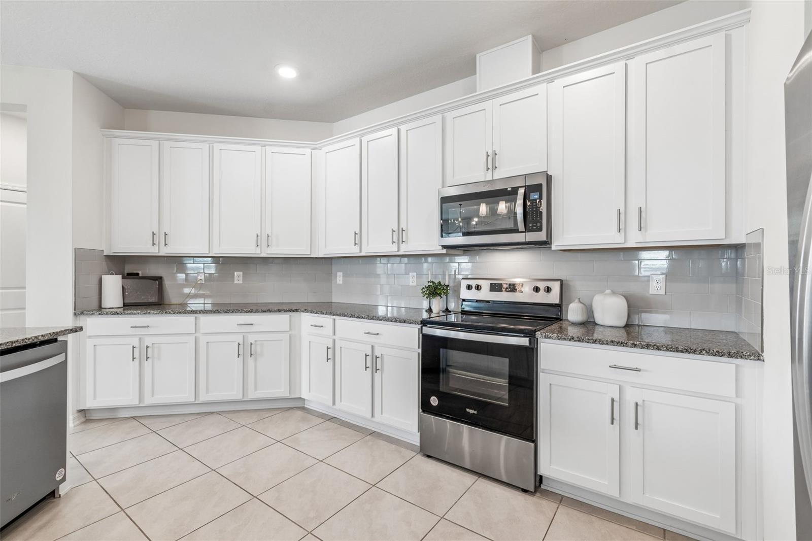 Listing photo id 36 for 20121 Azul Marble Loop