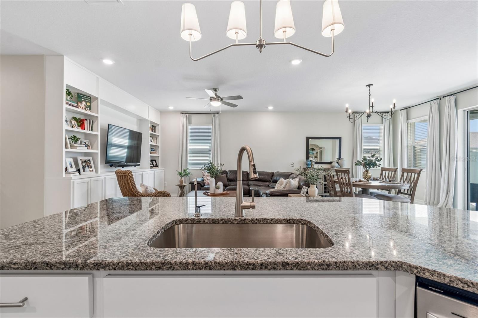 Listing photo id 38 for 20121 Azul Marble Loop