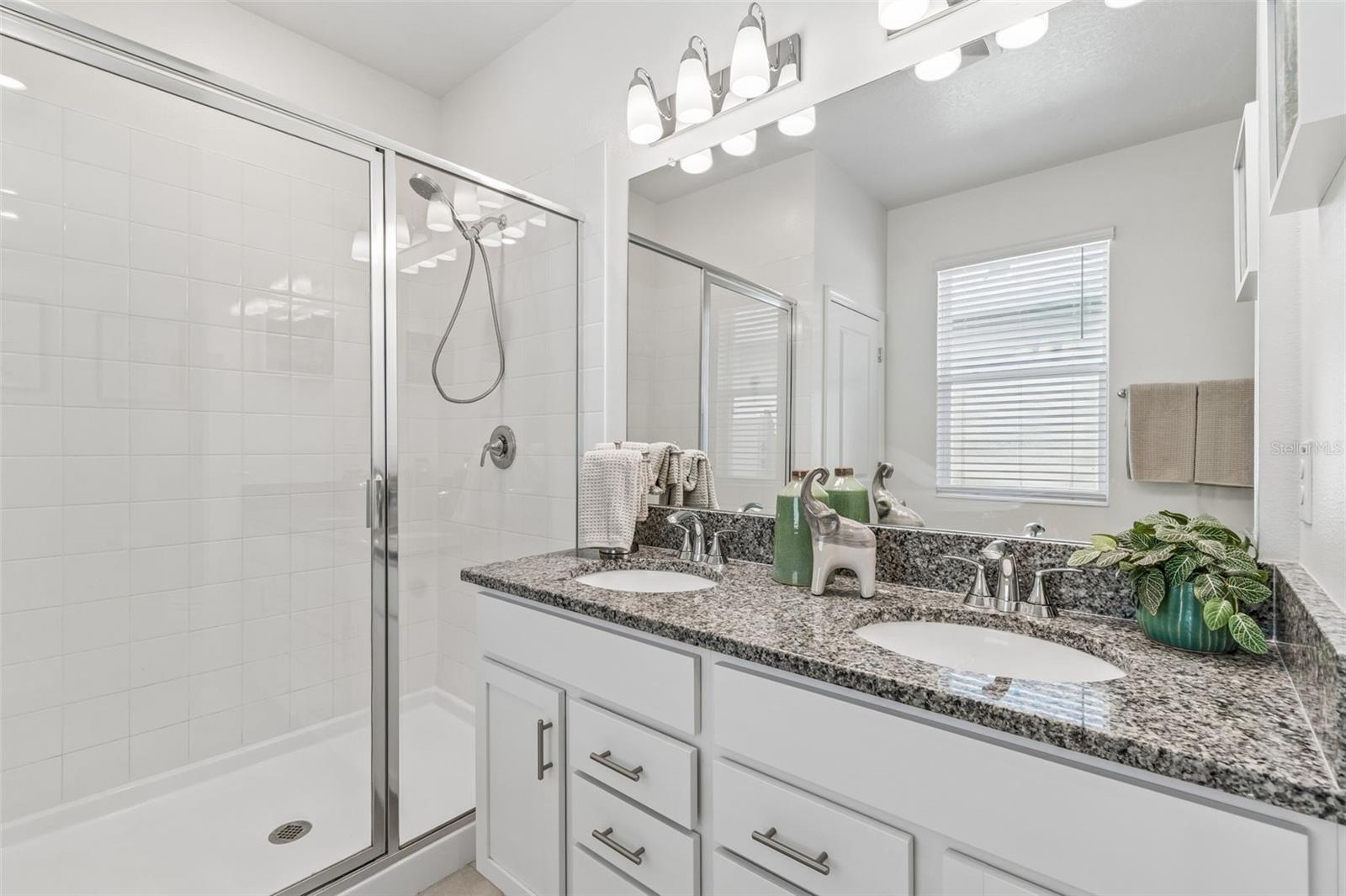 Listing photo id 44 for 20121 Azul Marble Loop