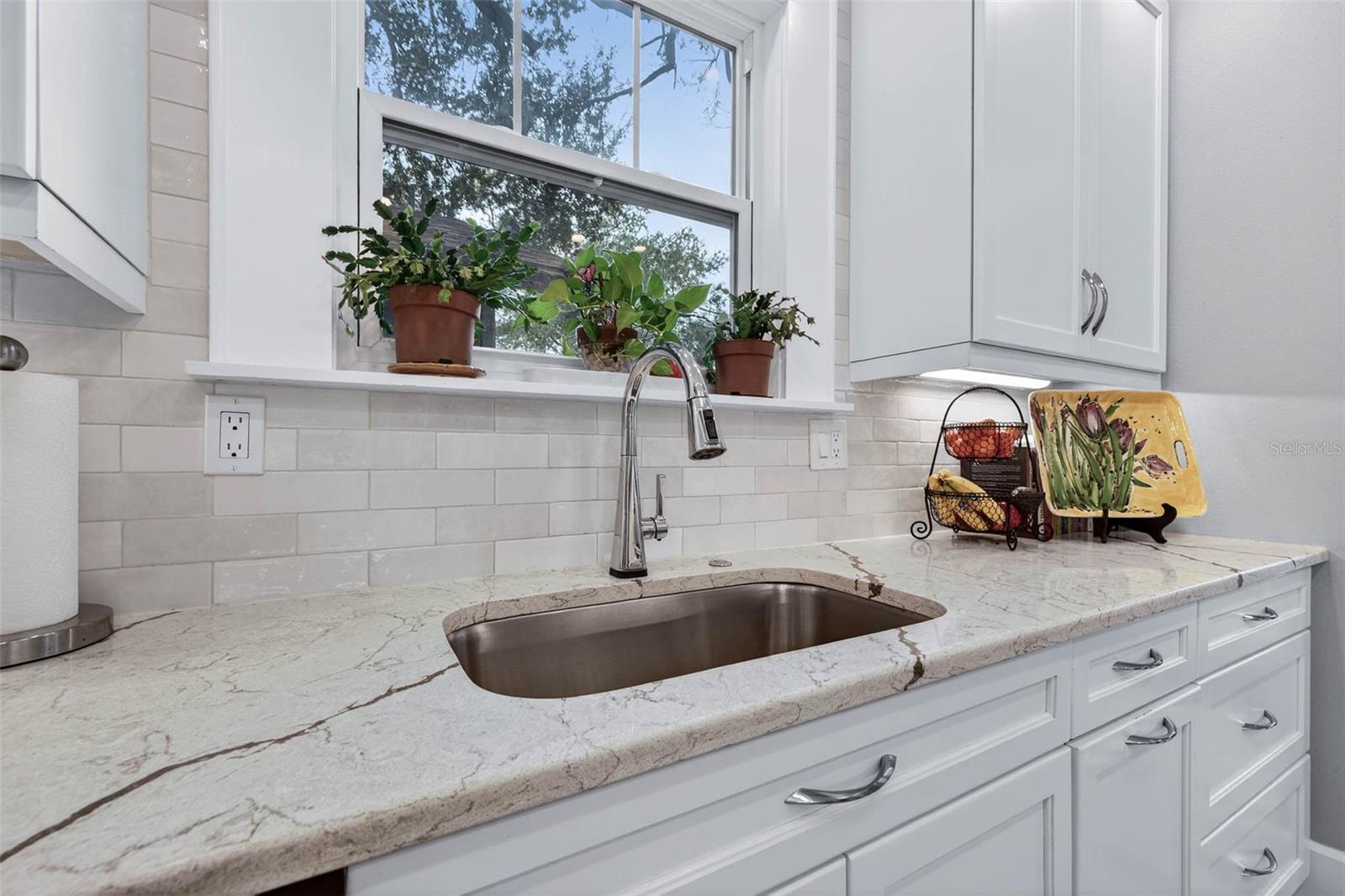 Listing photo id 17 for 2651 3rd Avenue N