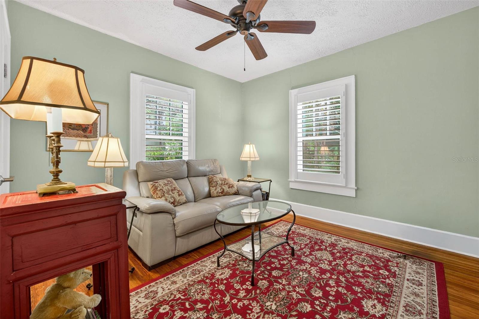 Listing photo id 22 for 2651 3rd Avenue N