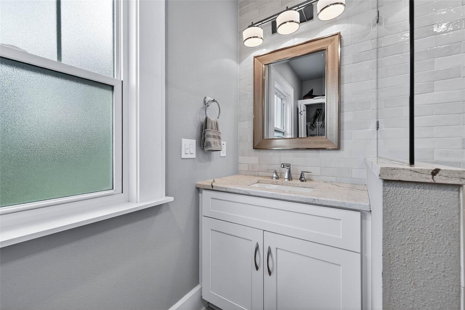 Listing photo id 23 for 2651 3rd Avenue N