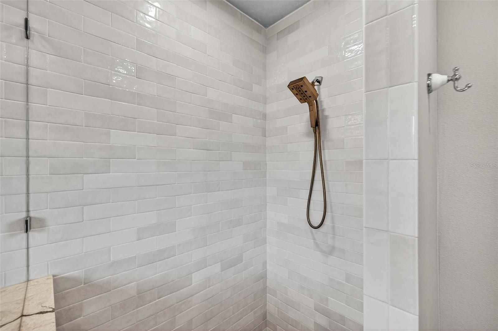 Listing photo id 24 for 2651 3rd Avenue N