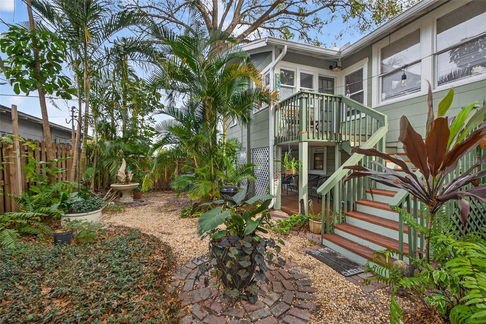 Listing photo id 32 for 2651 3rd Avenue N