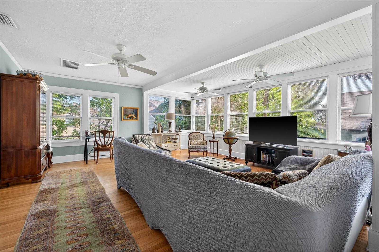 Listing photo id 36 for 2651 3rd Avenue N