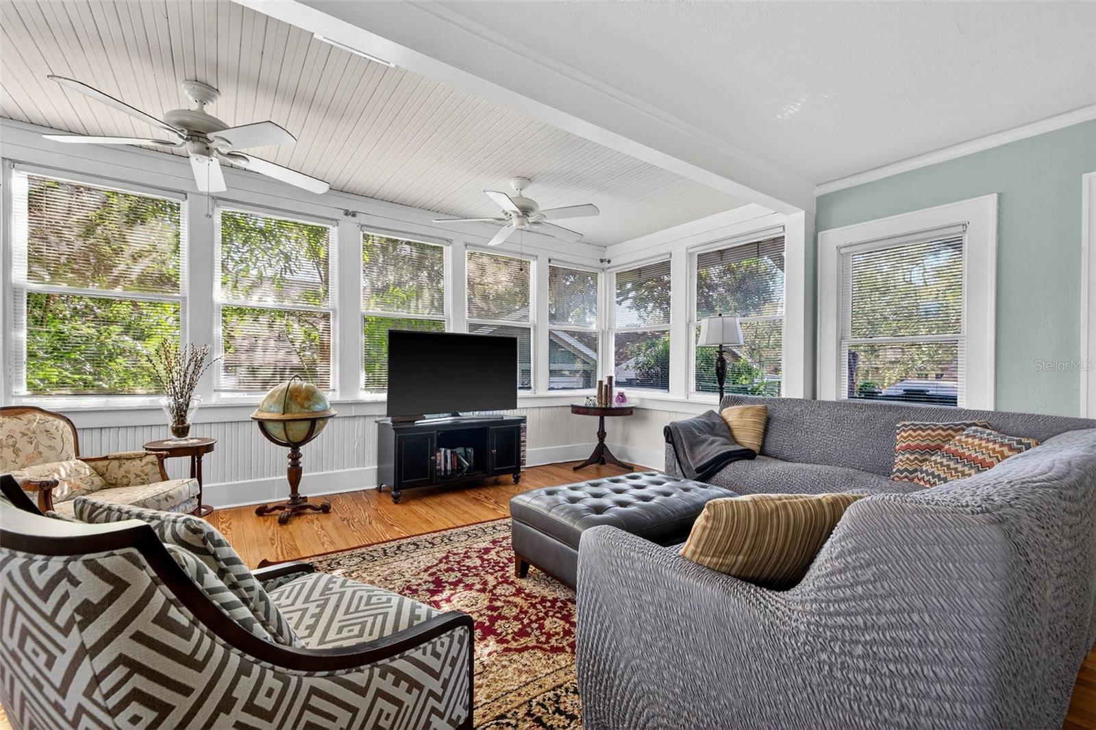 Listing photo id 38 for 2651 3rd Avenue N