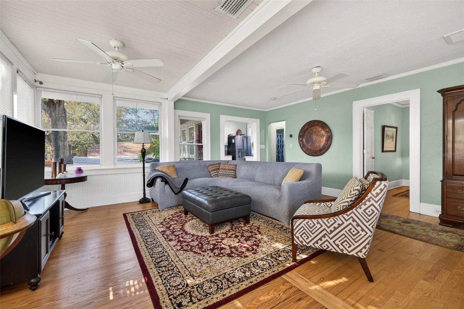 Listing photo id 39 for 2651 3rd Avenue N