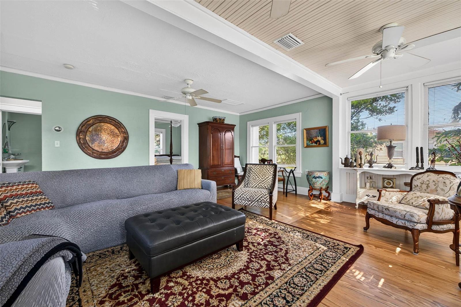 Listing photo id 40 for 2651 3rd Avenue N