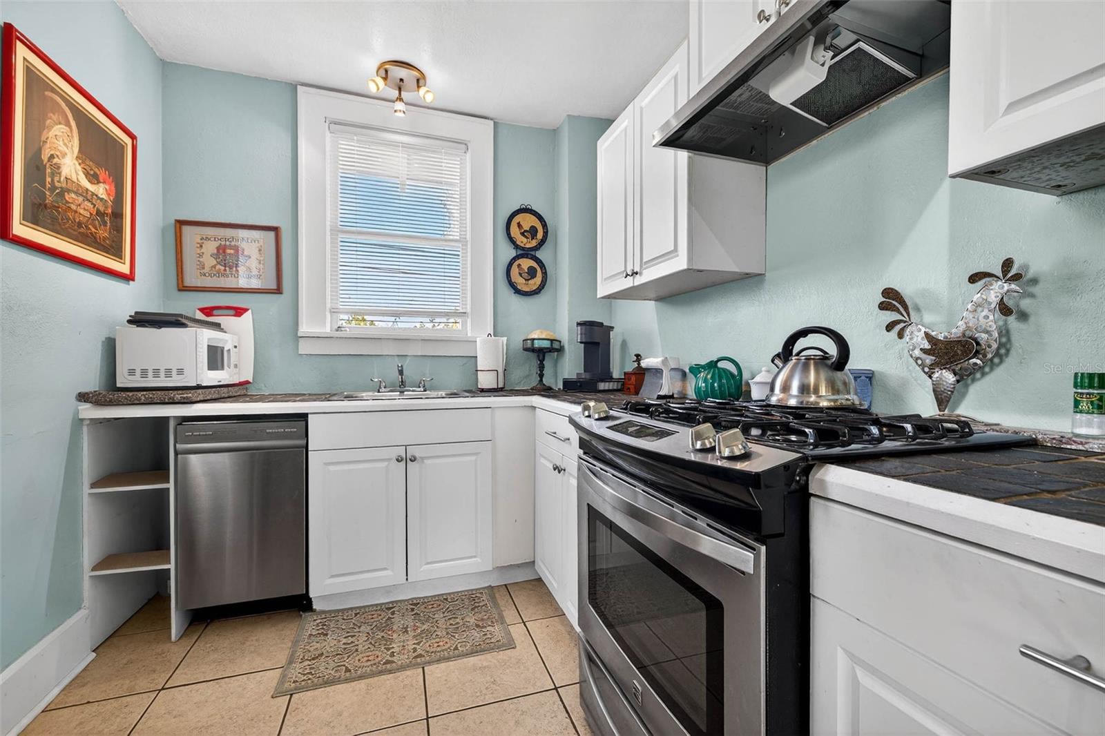 Listing photo id 43 for 2651 3rd Avenue N