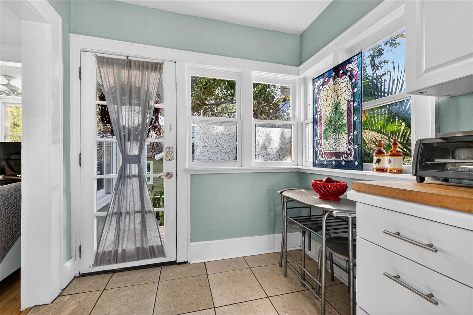 Listing photo id 44 for 2651 3rd Avenue N