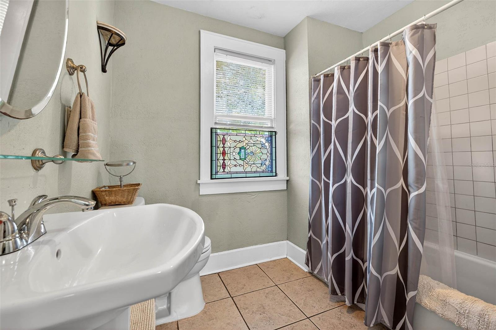 Listing photo id 47 for 2651 3rd Avenue N