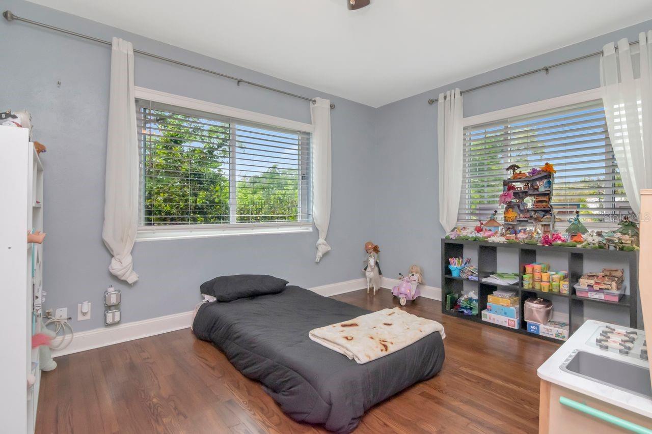 Image 17 of 77 For 37420 Meridian Avenue