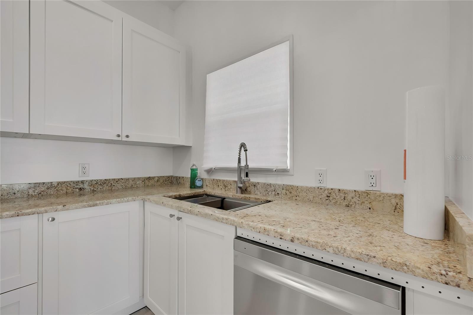 Image 12 of 31 For 18405 30th Street