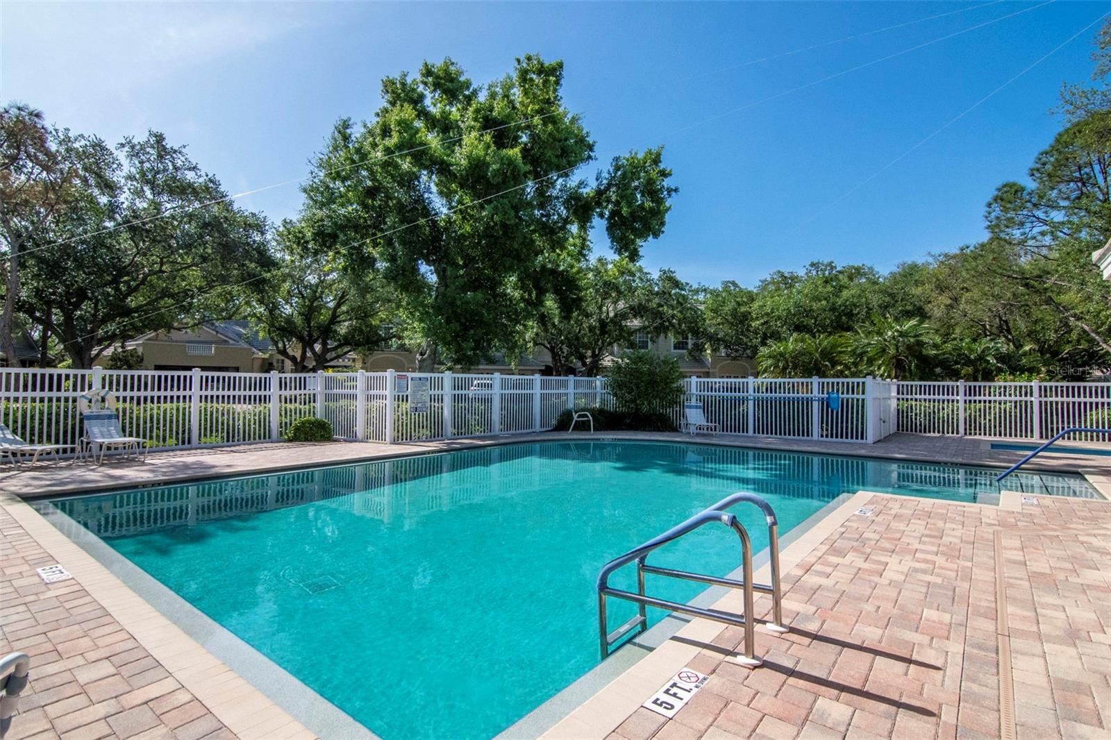 Image 25 of 31 For 484 Santa Cruz Place Ne H