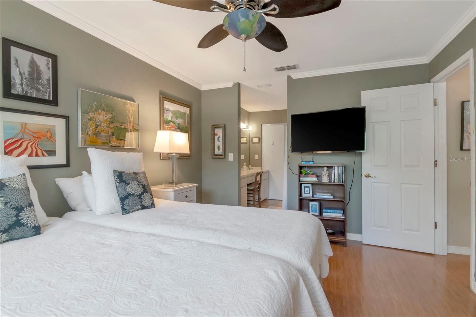 Image 8 of 31 For 484 Santa Cruz Place Ne H