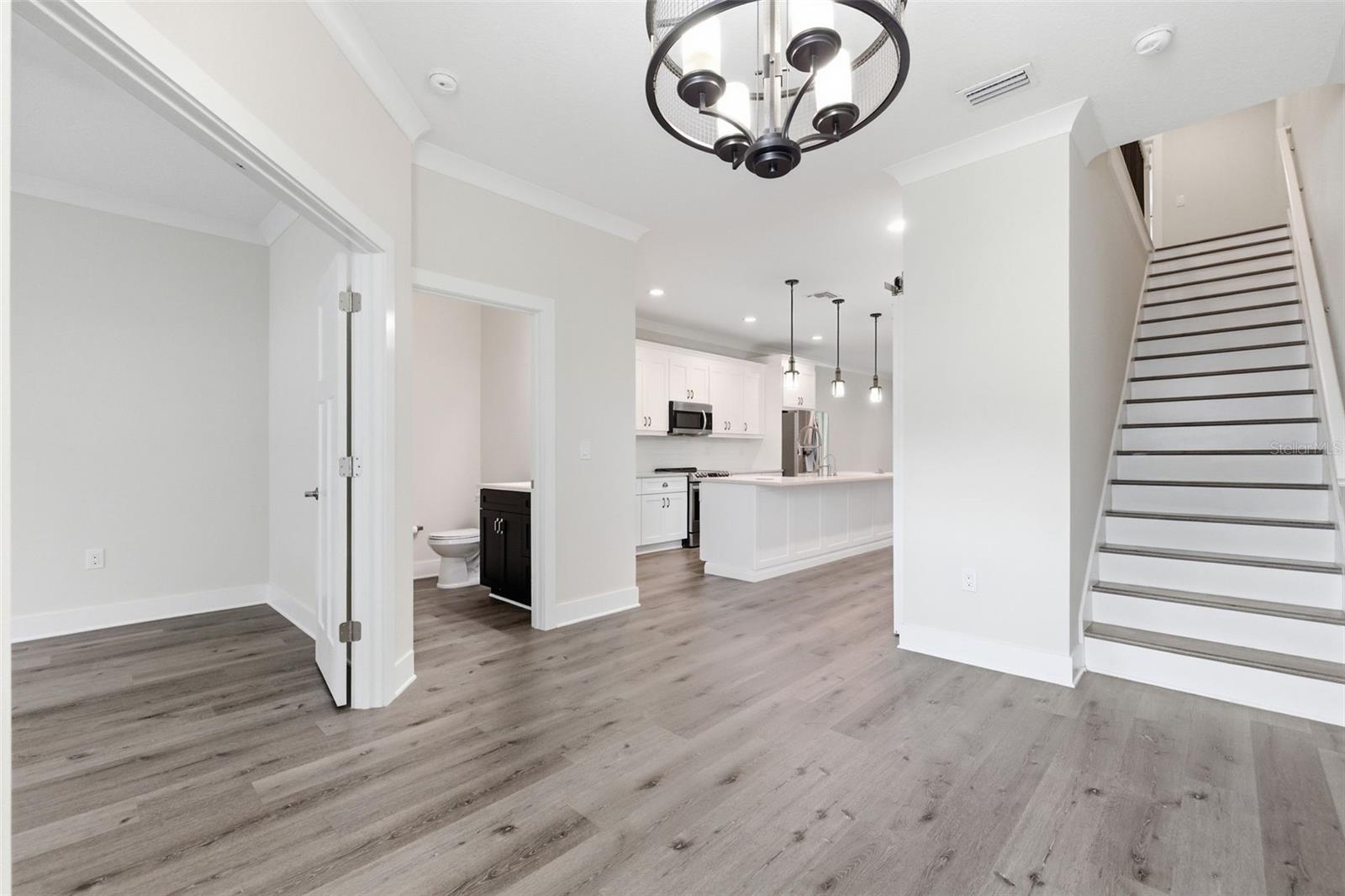 Image 21 of 38 For 1225 Savona Drive Ne