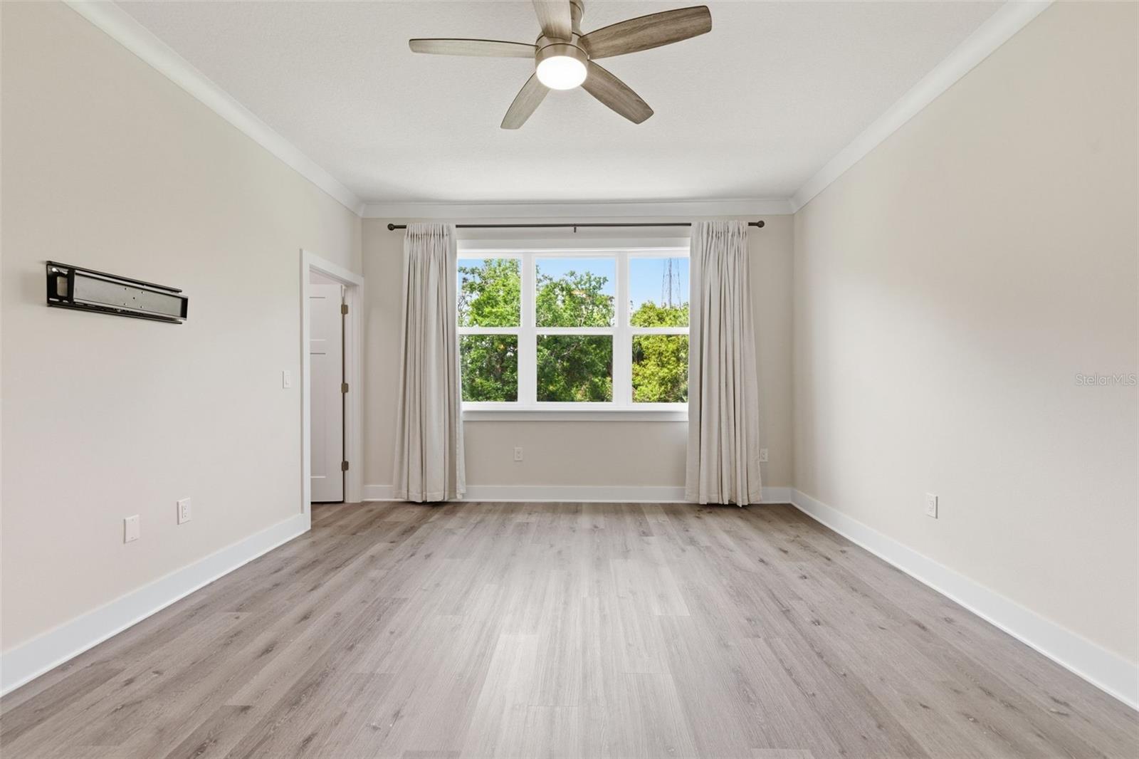 Image 25 of 38 For 1225 Savona Drive Ne