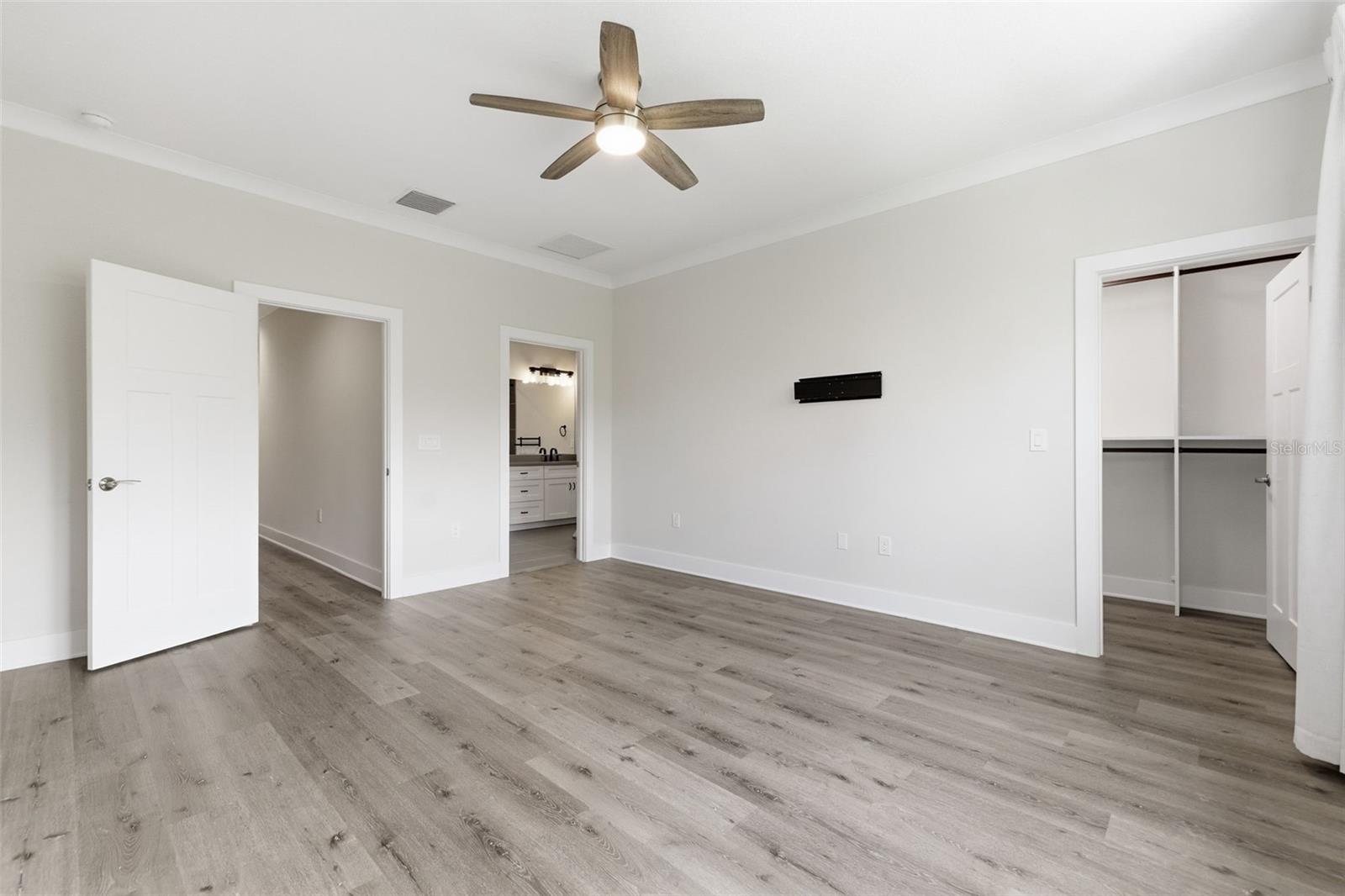 Image 26 of 38 For 1225 Savona Drive Ne