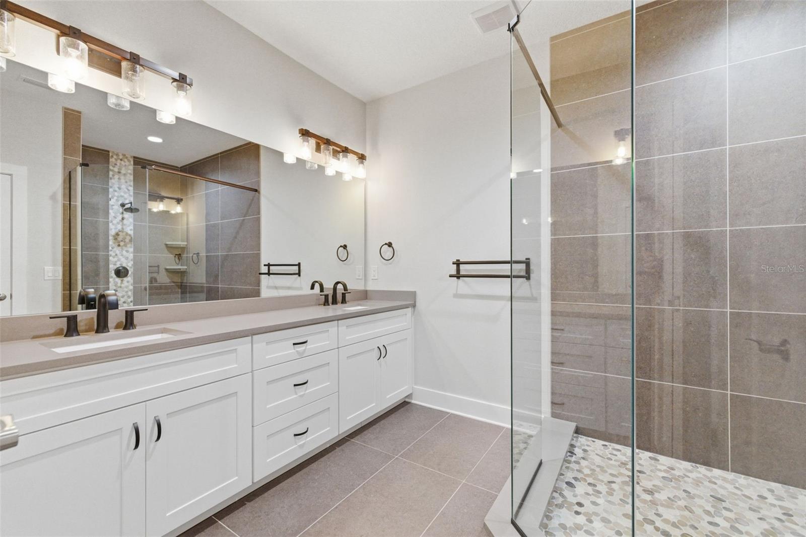 Image 27 of 38 For 1225 Savona Drive Ne