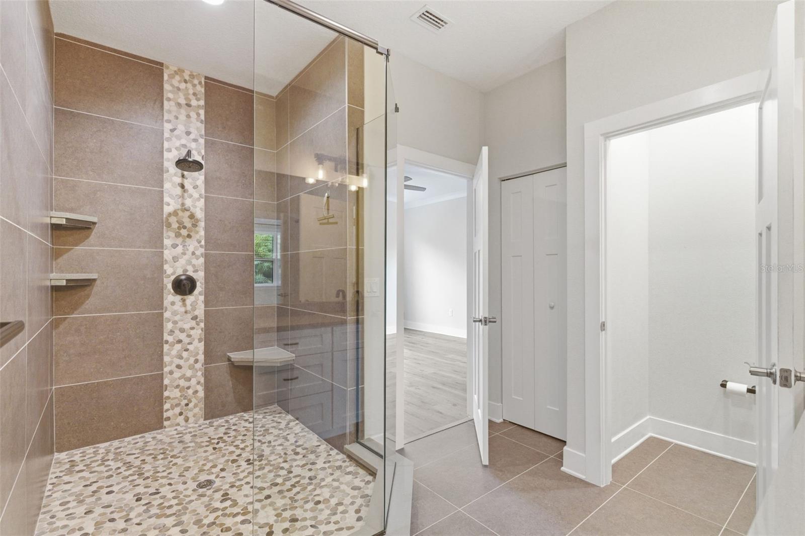 Image 28 of 38 For 1225 Savona Drive Ne