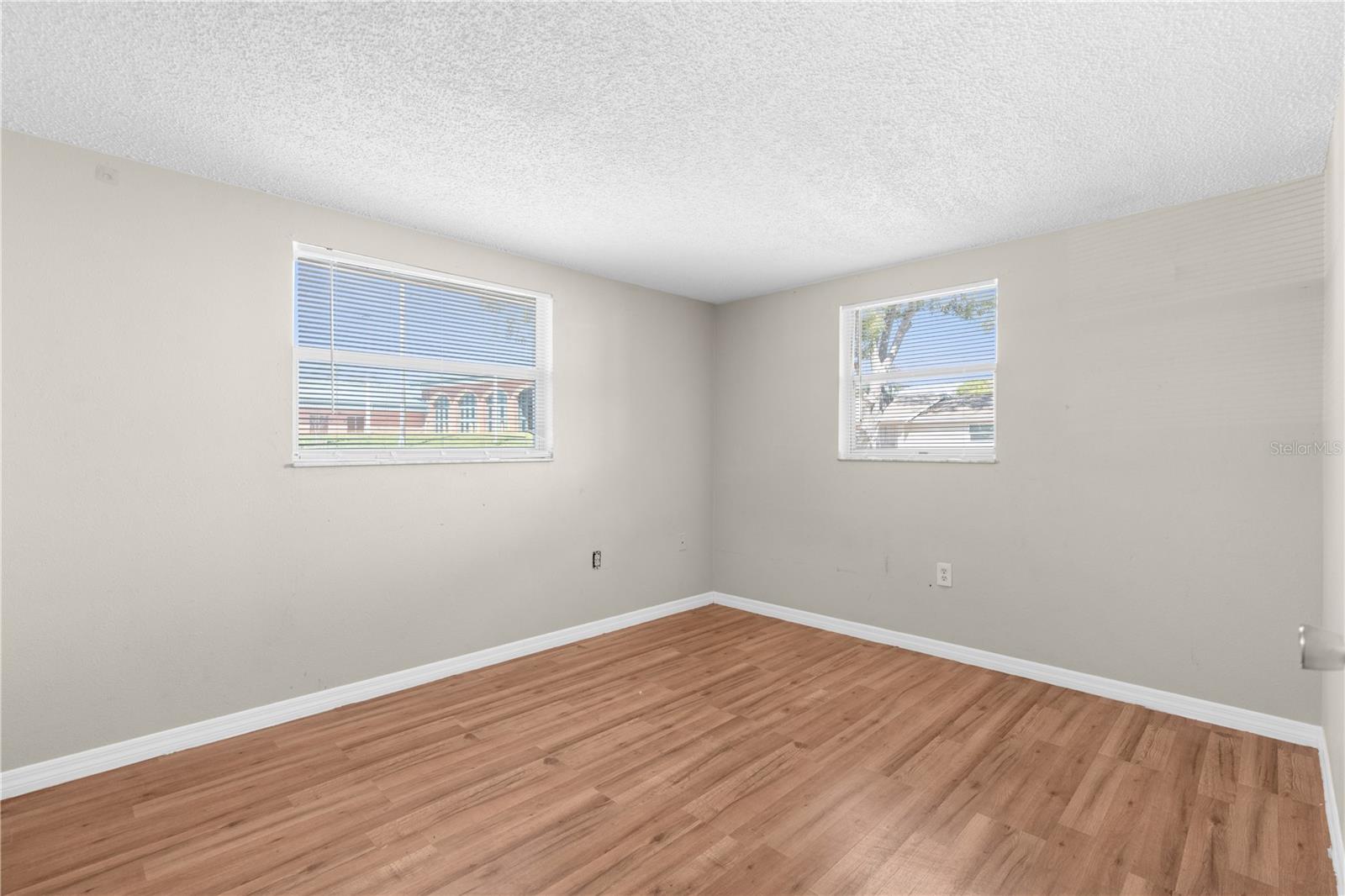 Image 14 of 25 For 11902 Oceanside Drive