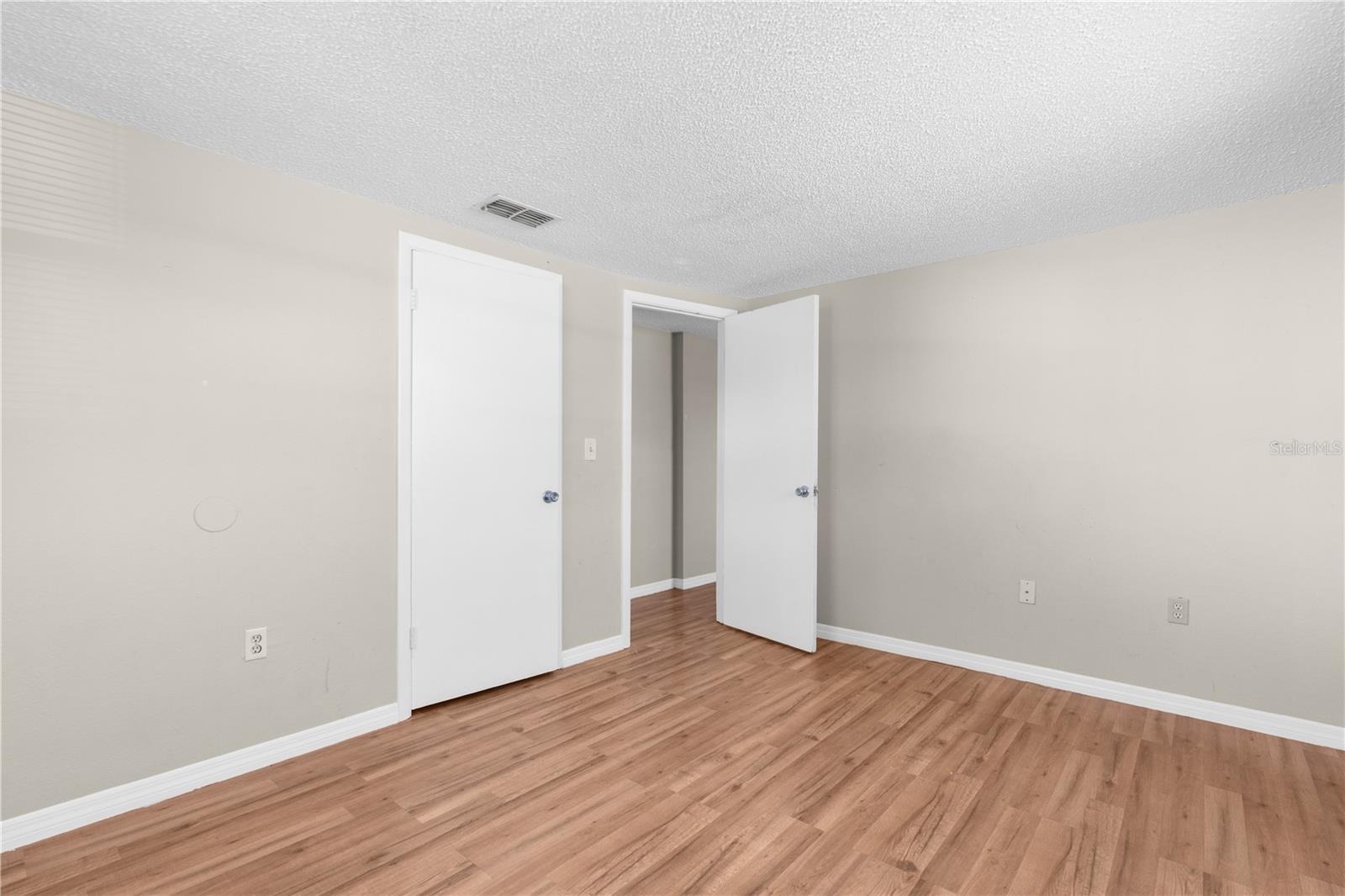 Image 15 of 25 For 11902 Oceanside Drive