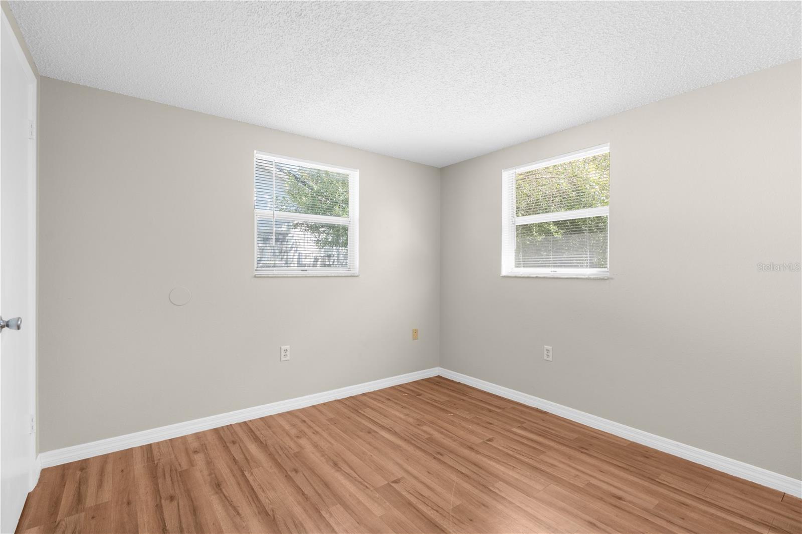 Image 17 of 25 For 11902 Oceanside Drive