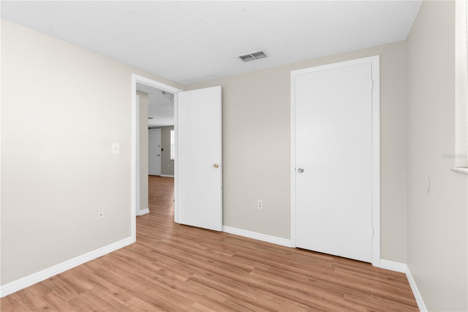 Image 18 of 25 For 11902 Oceanside Drive