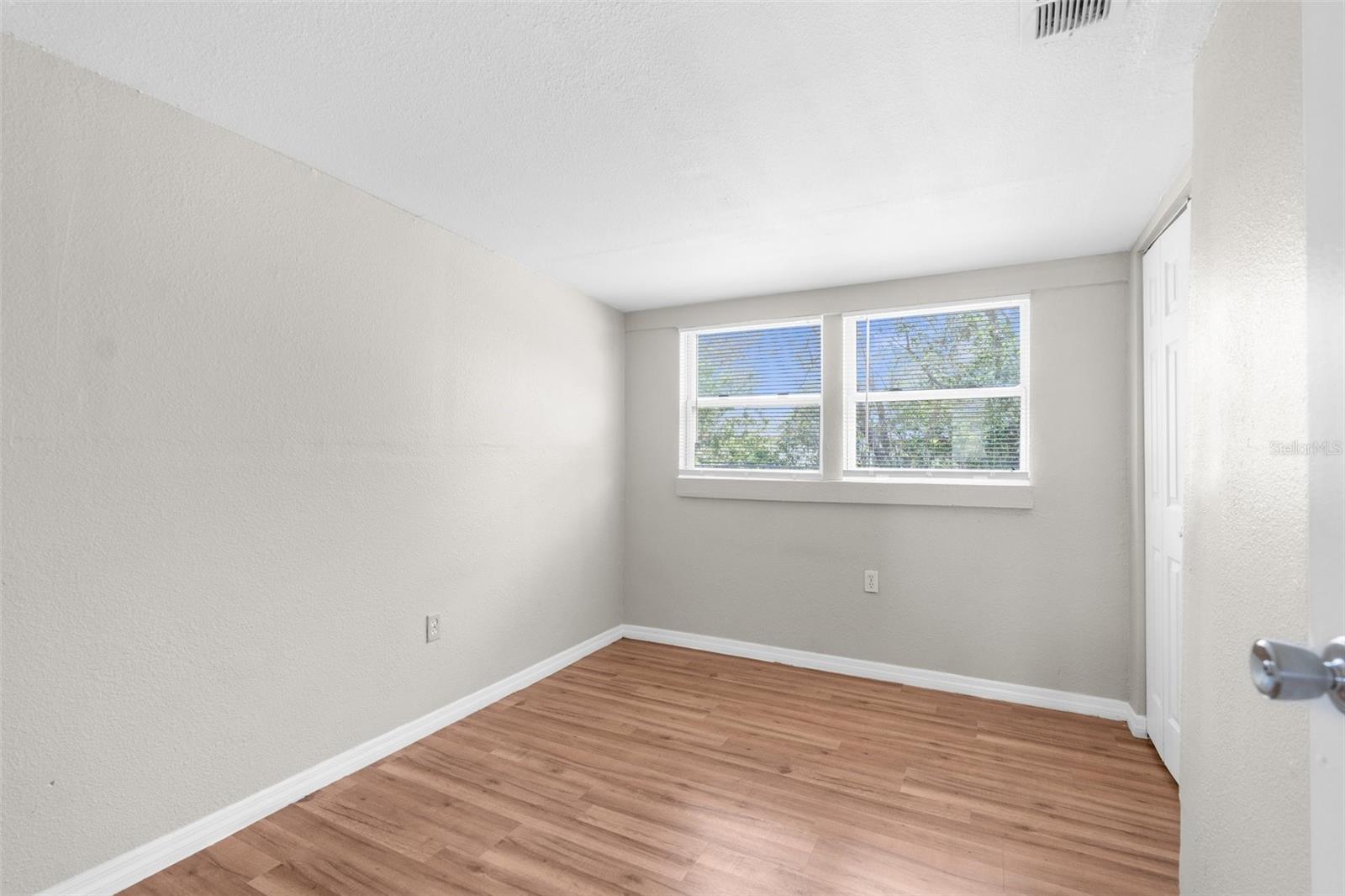 Image 19 of 25 For 11902 Oceanside Drive